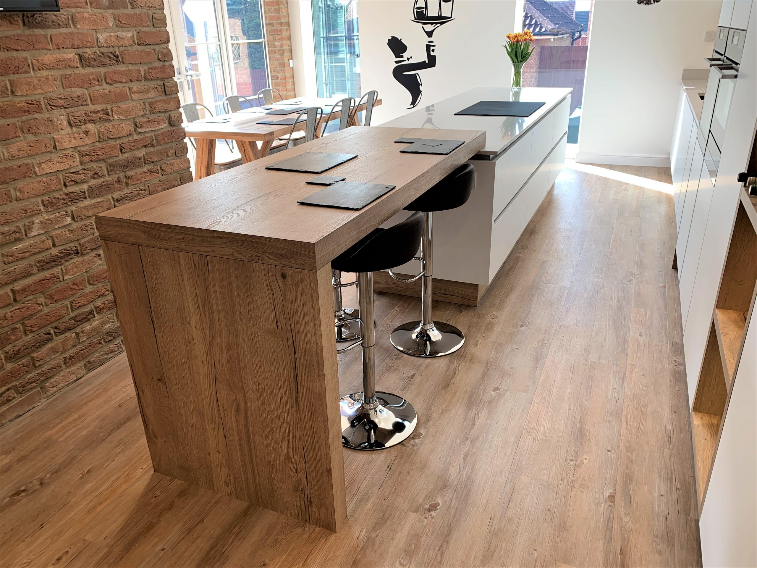 True Handleless Breakfasting Kitchen in Clean Matt White