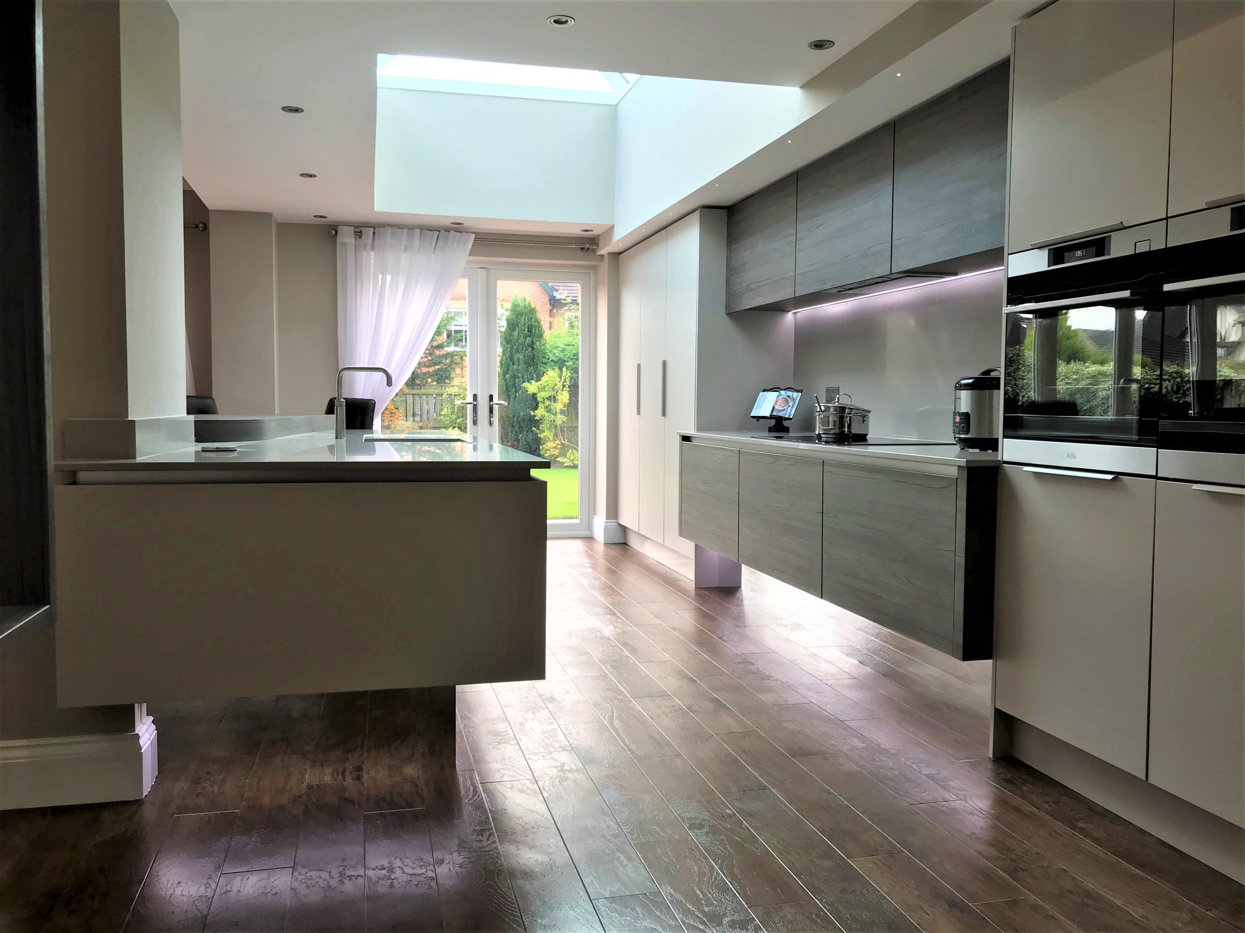 contemporary family living breakfasting kitchen and dinning room with bar