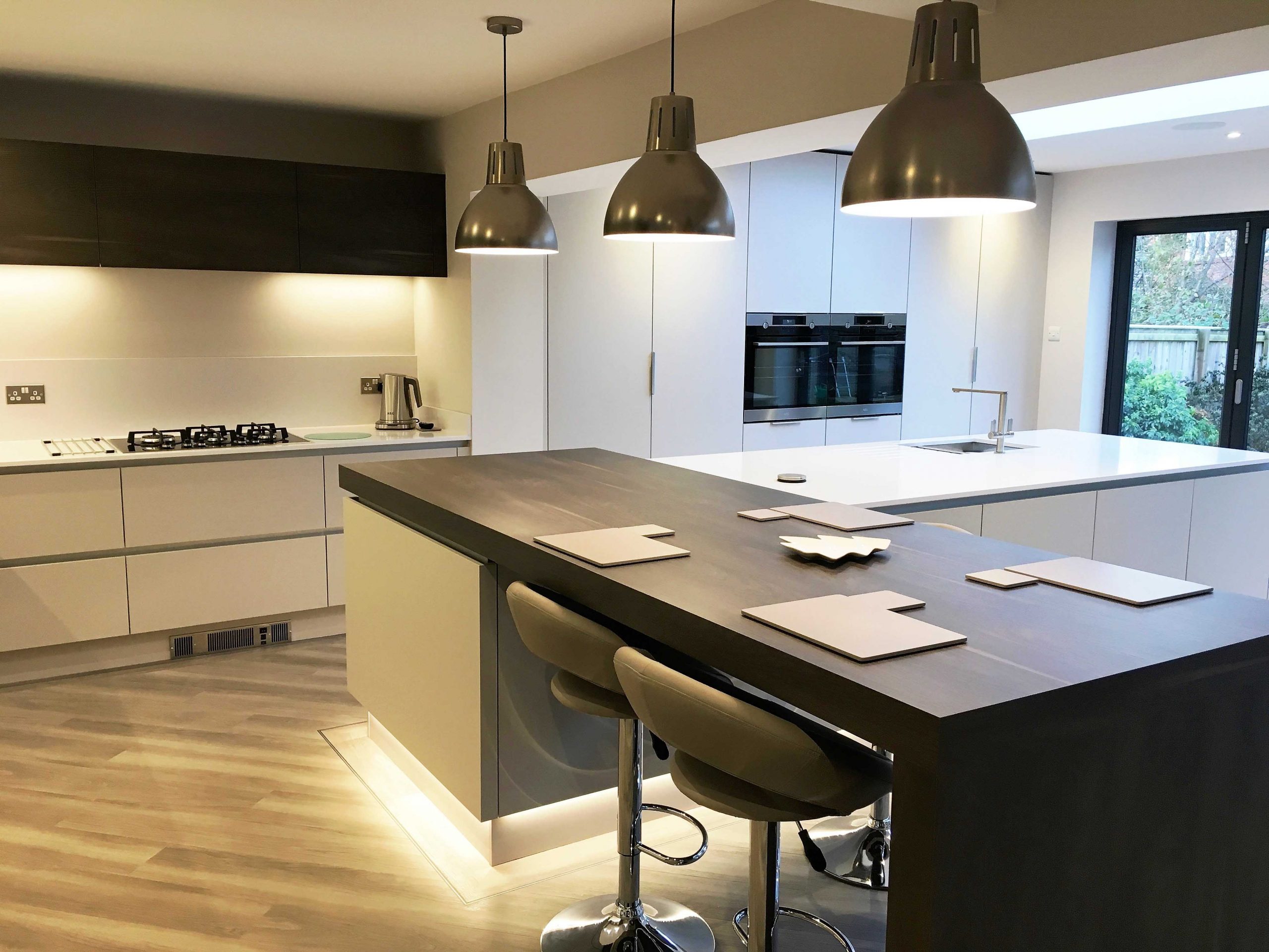 modern breakfasting kitchen with butlers pantry