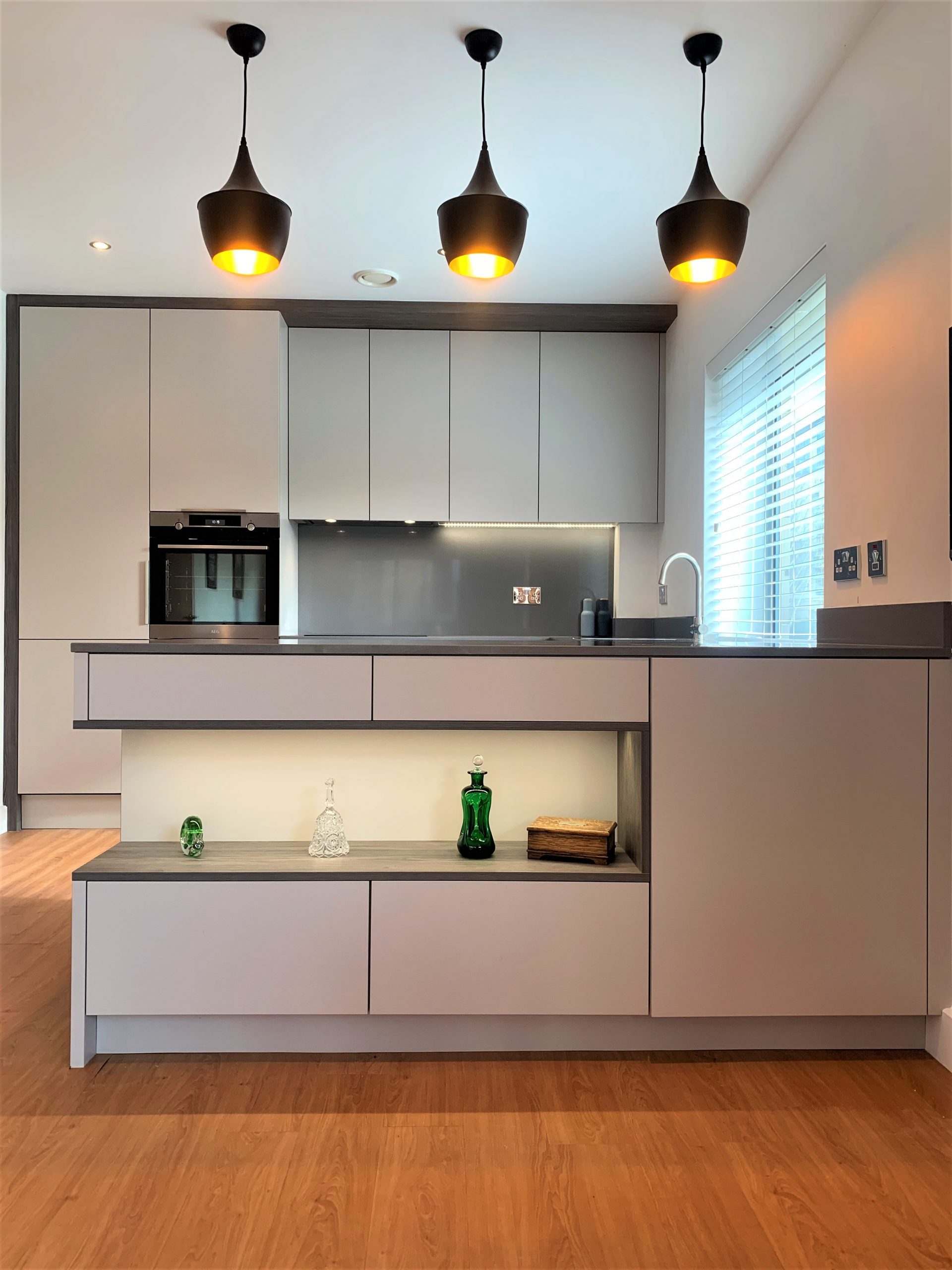 linear lines modern city apartment peninsular layout kitchen