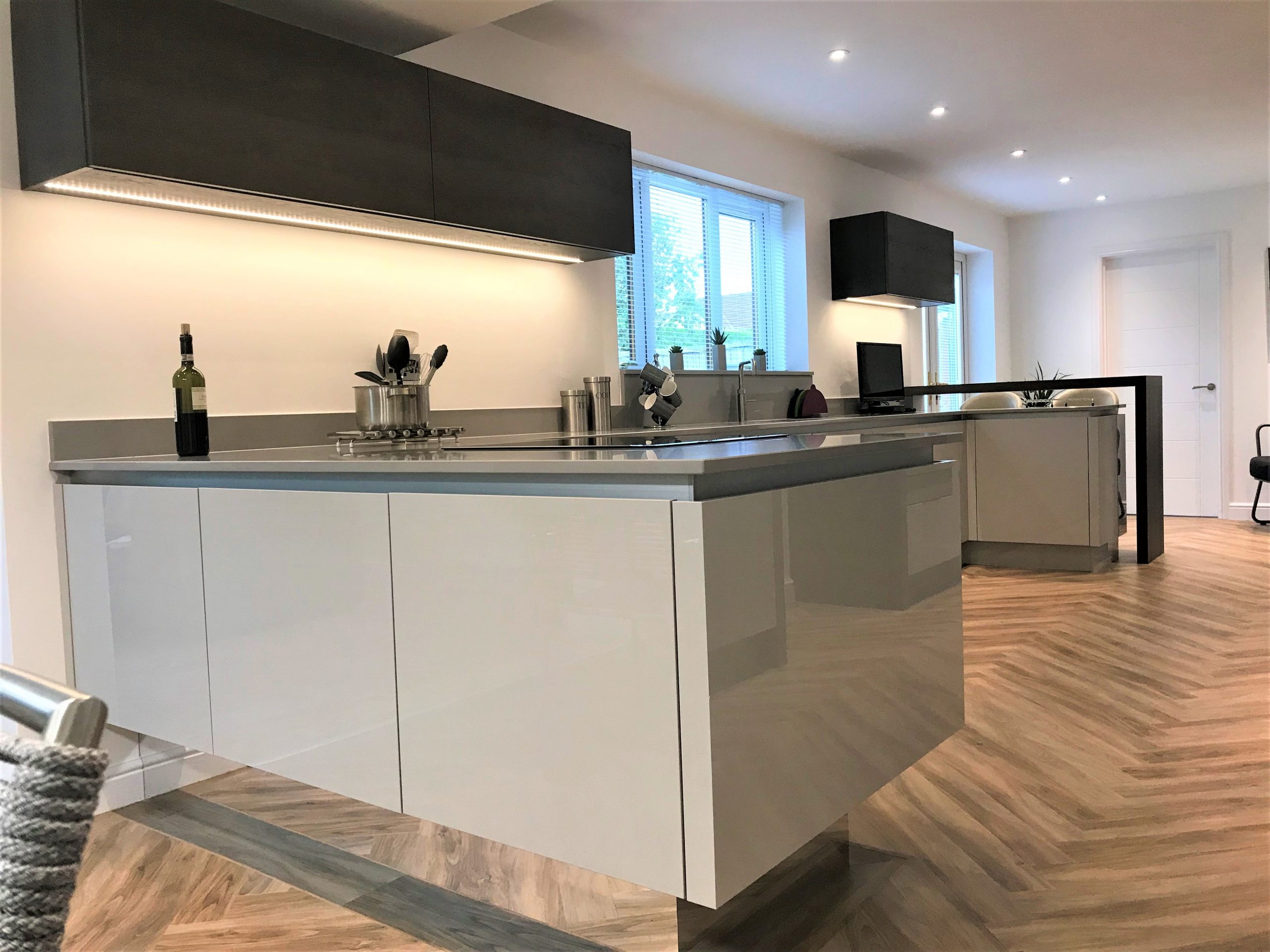 contemporary handleless linear kitchen with double peninsular
