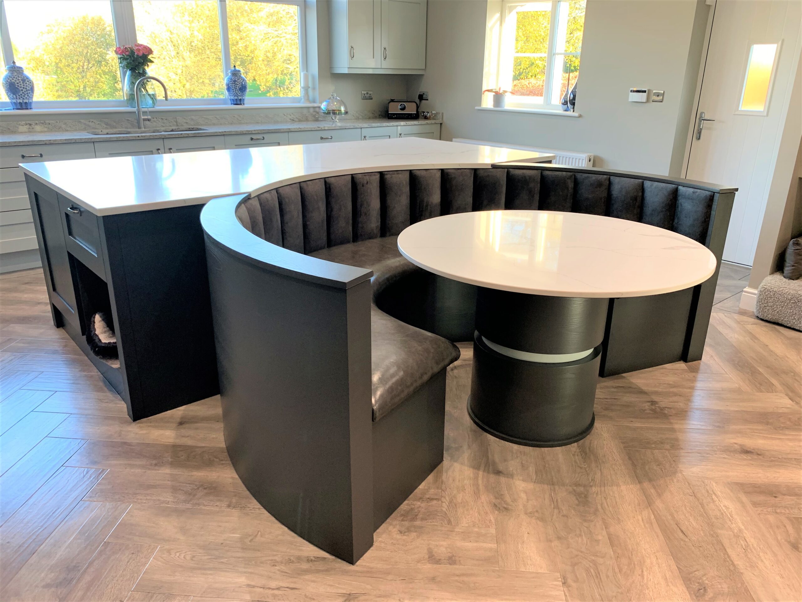 kitchen island with breakfasting and dining booth