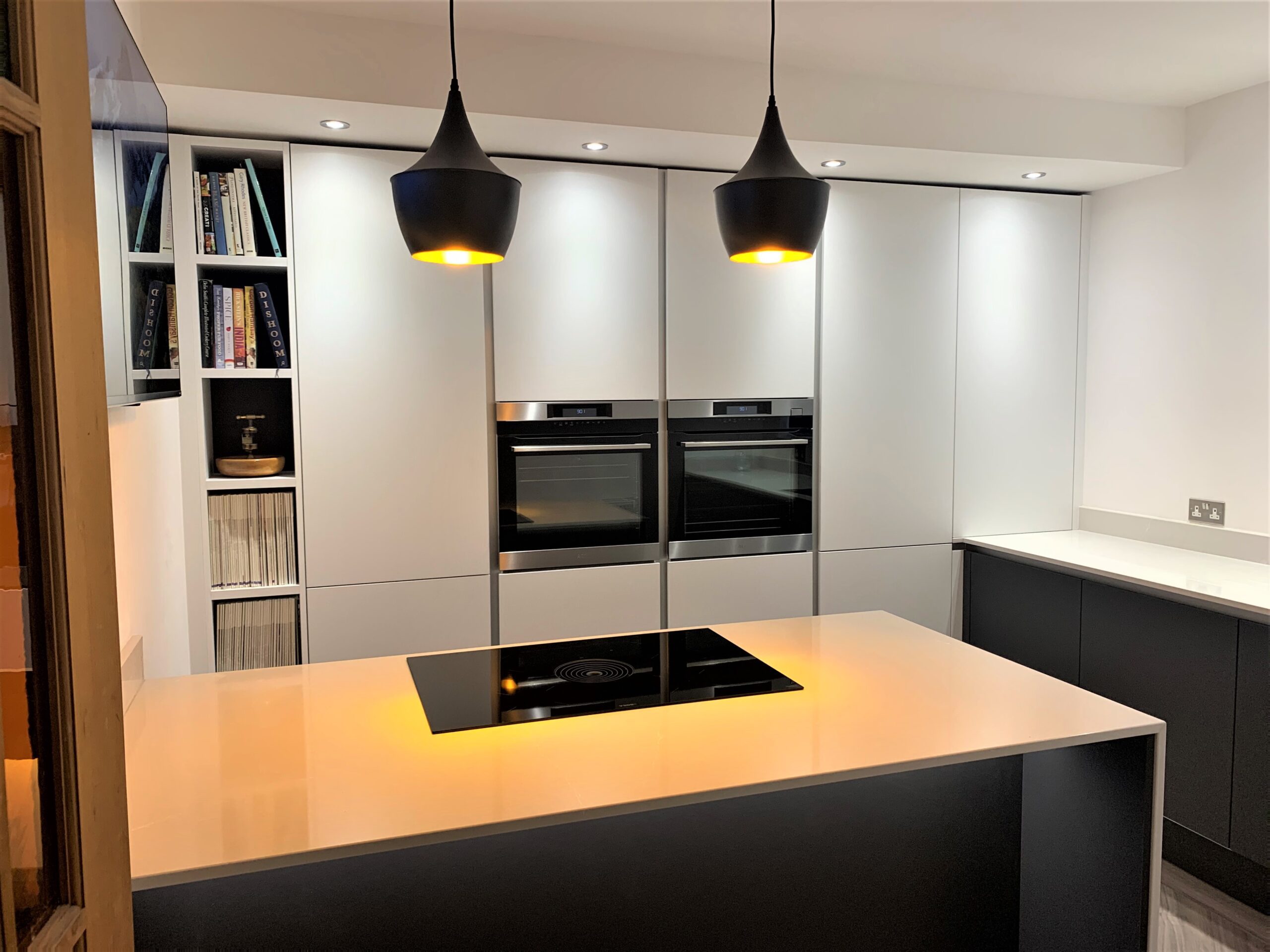 Germanic influenced peninsular breakfasting kitchen