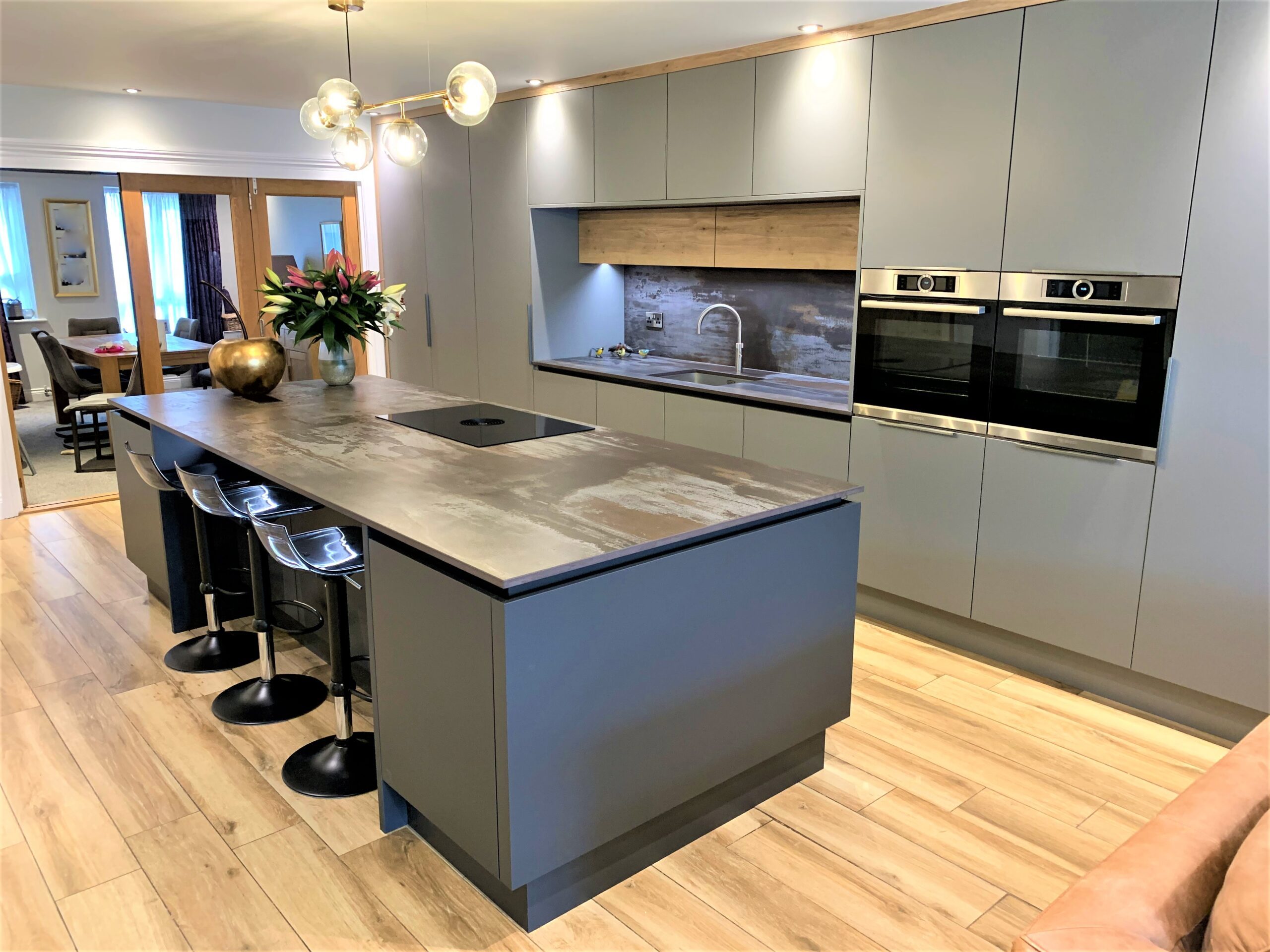 contemporary mix breakfasting kitchen and pantry
