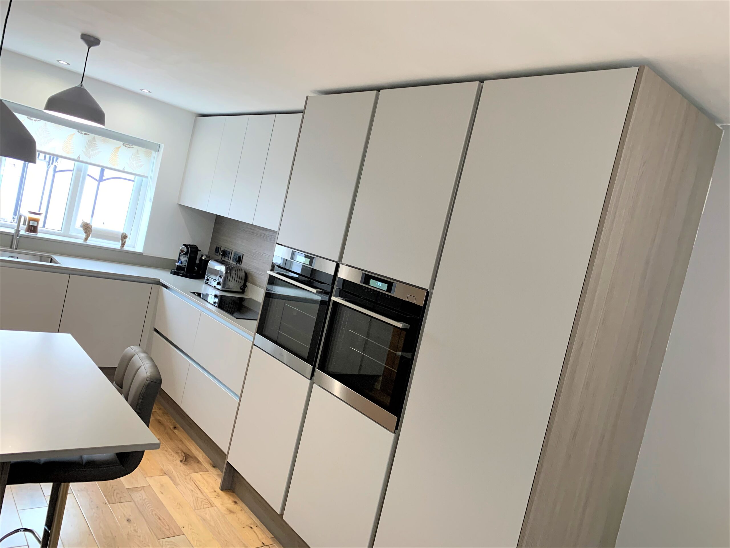 germanic style breakfasting kitchen in matt light grey