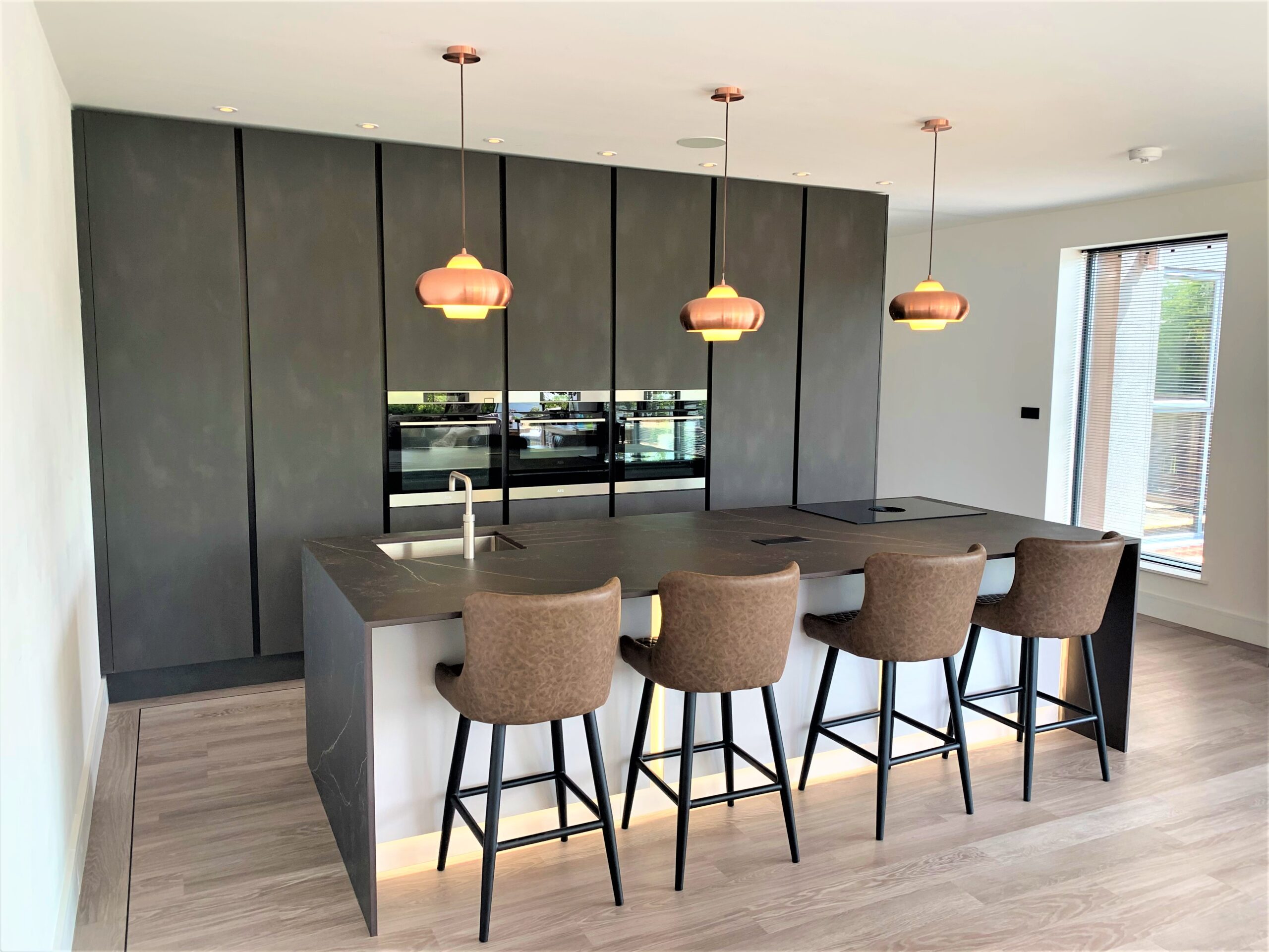 matt dark steel and cashmere breakfasting and entertaining kitchen