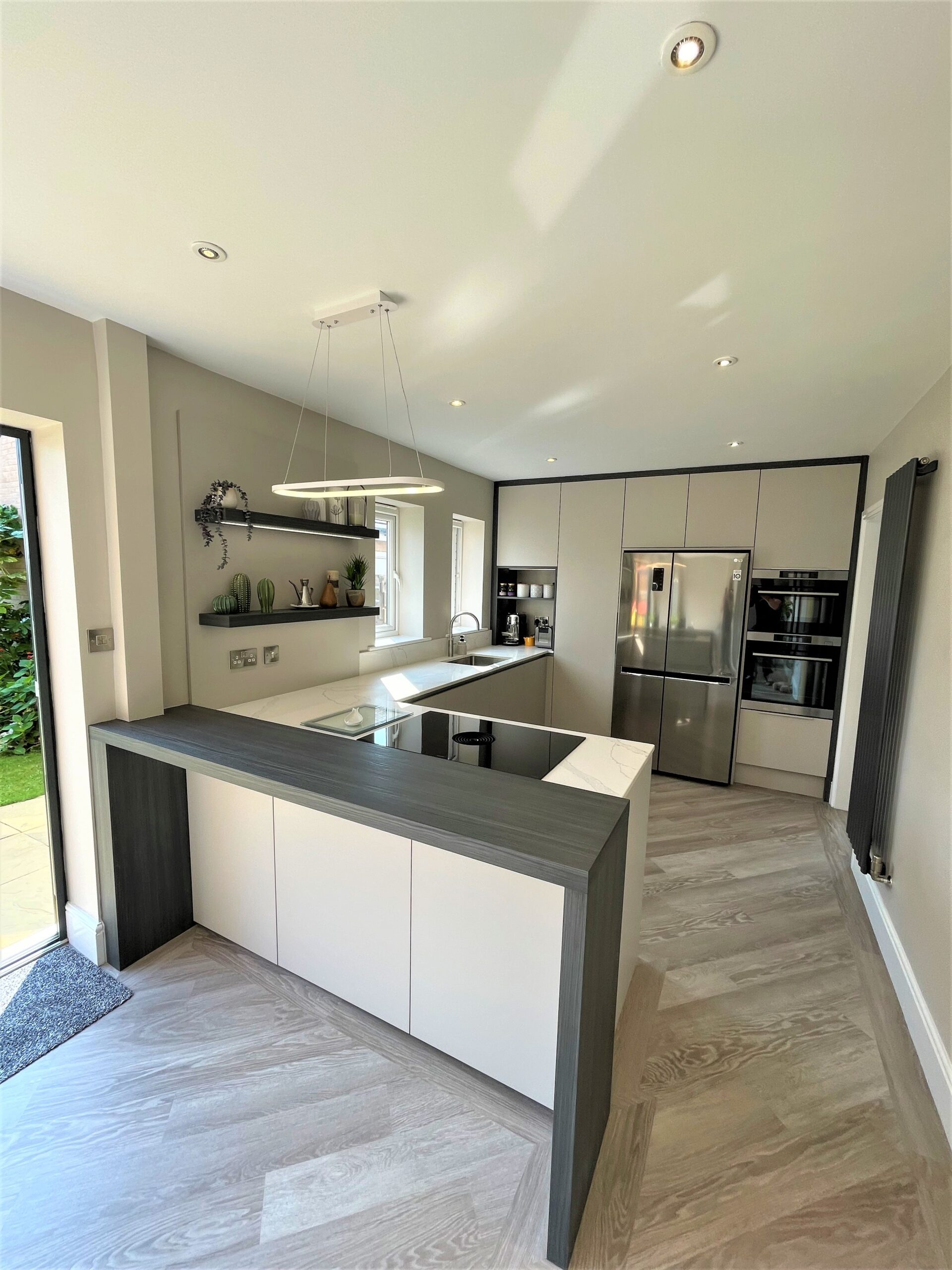u shaped layout contemporary breakfasting kitchen