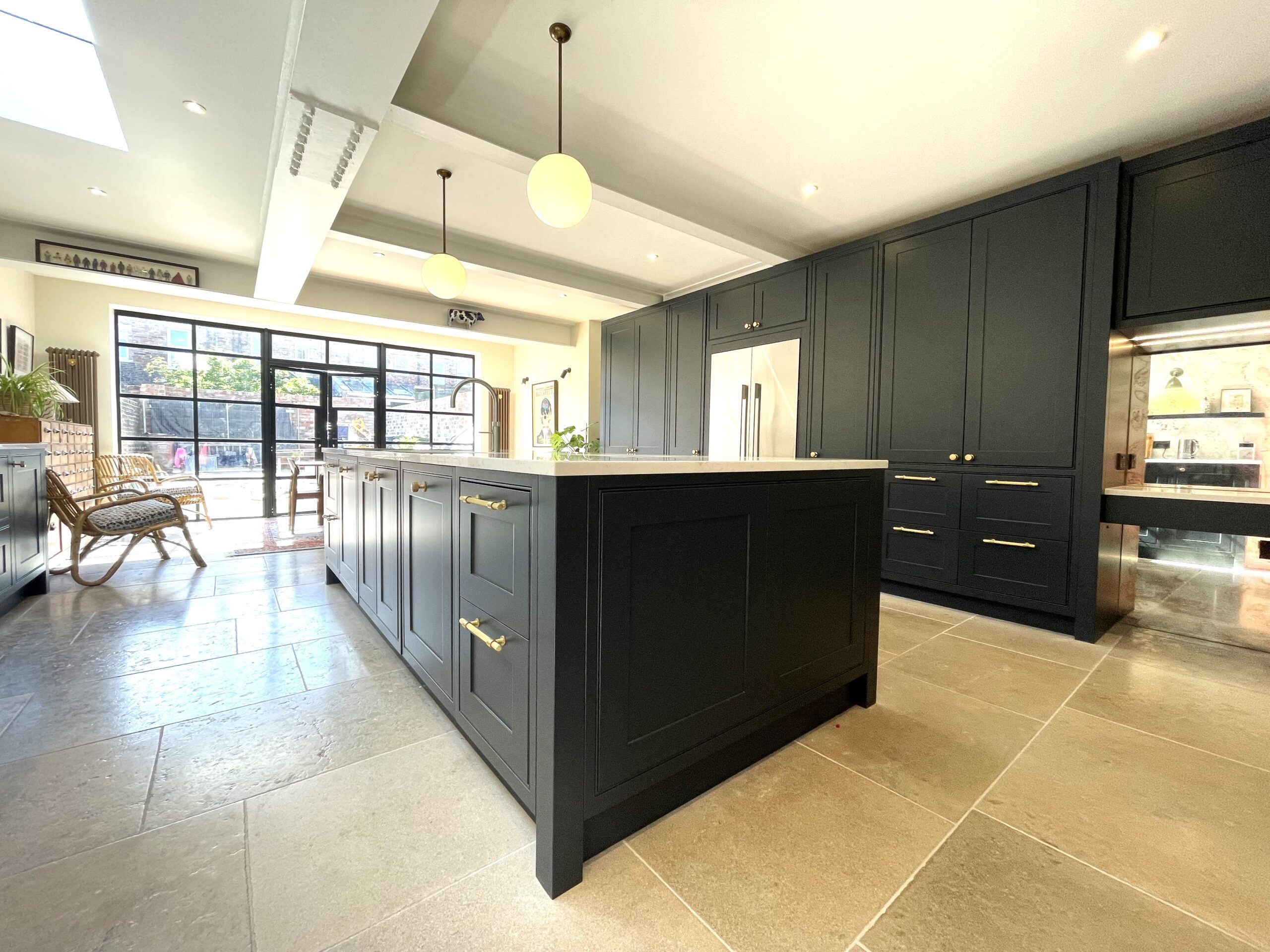 in frame shaker breakfasting kitchen in farrow and ball railings