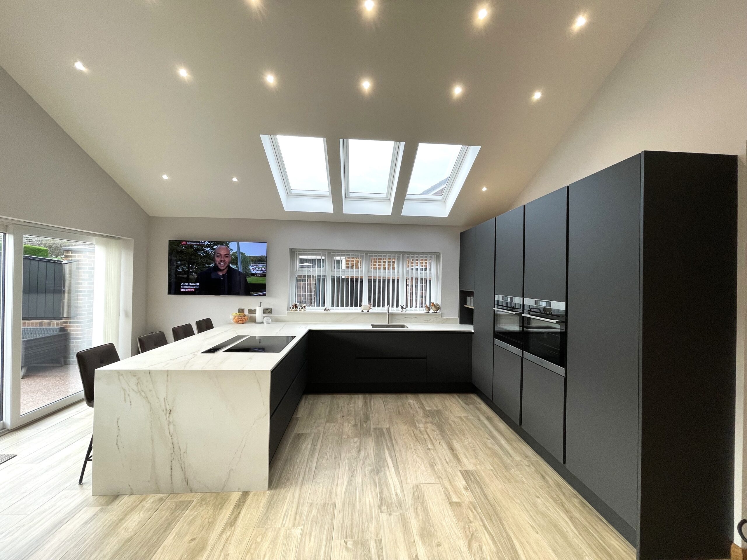 newbuild bungalow handleless kitchen with breakfasting peninsular