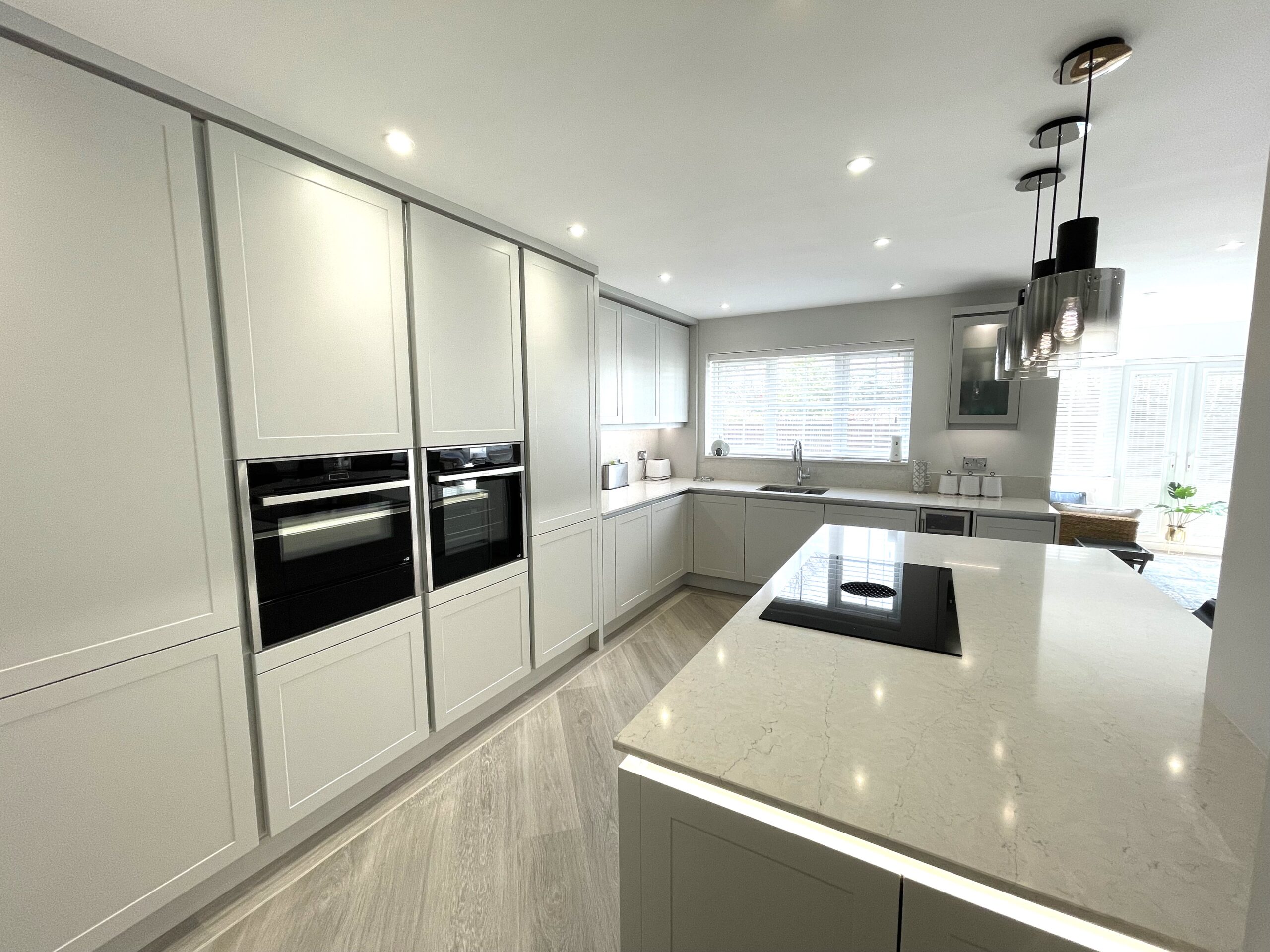 painted shaker style handleless breakfasting kitchen