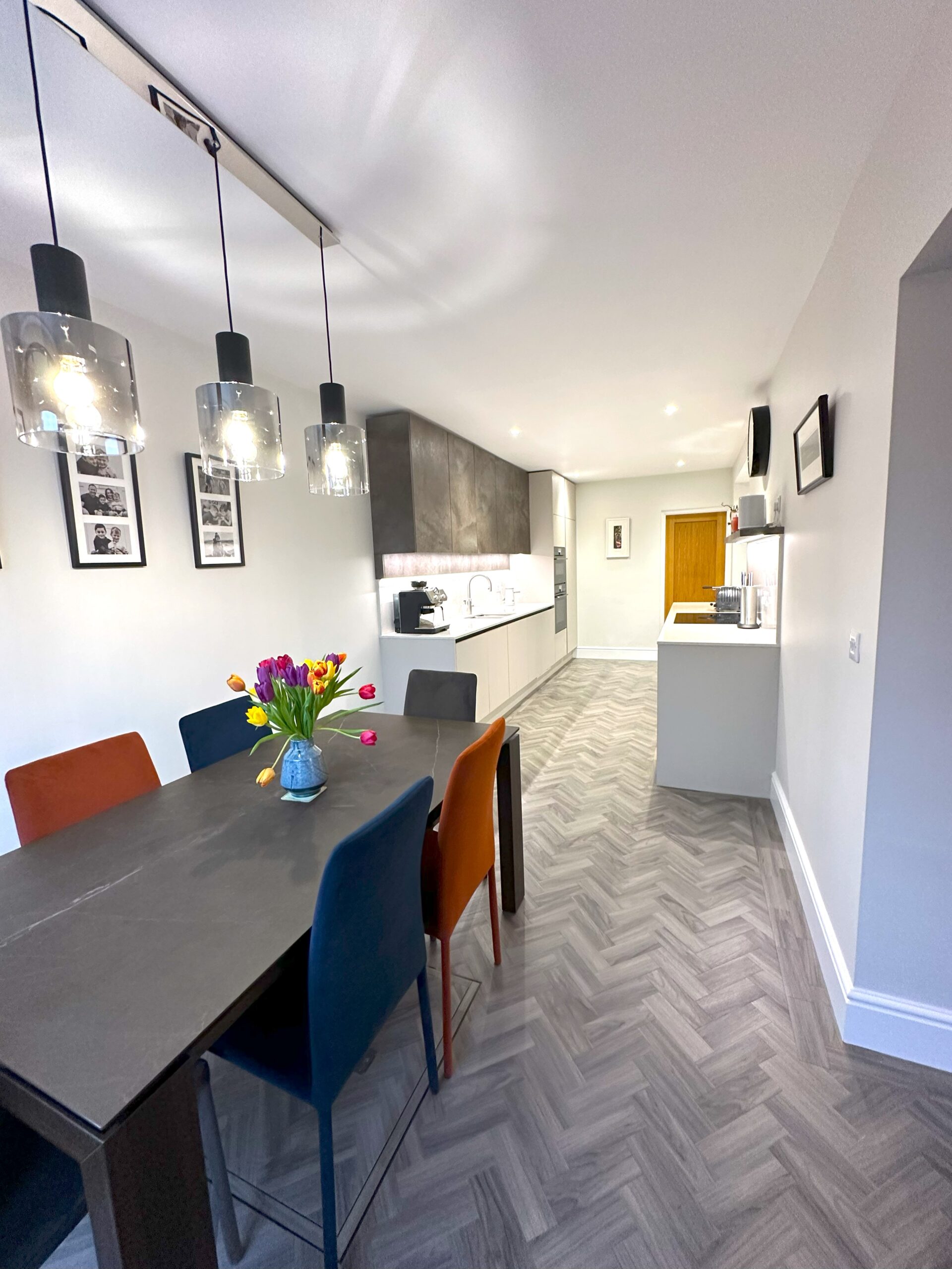 L shaped kitchen dining and breakfasting